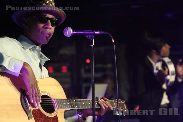 RAPHAEL SAADIQ - 2009-07-08 - PARIS - Studio SFR - 